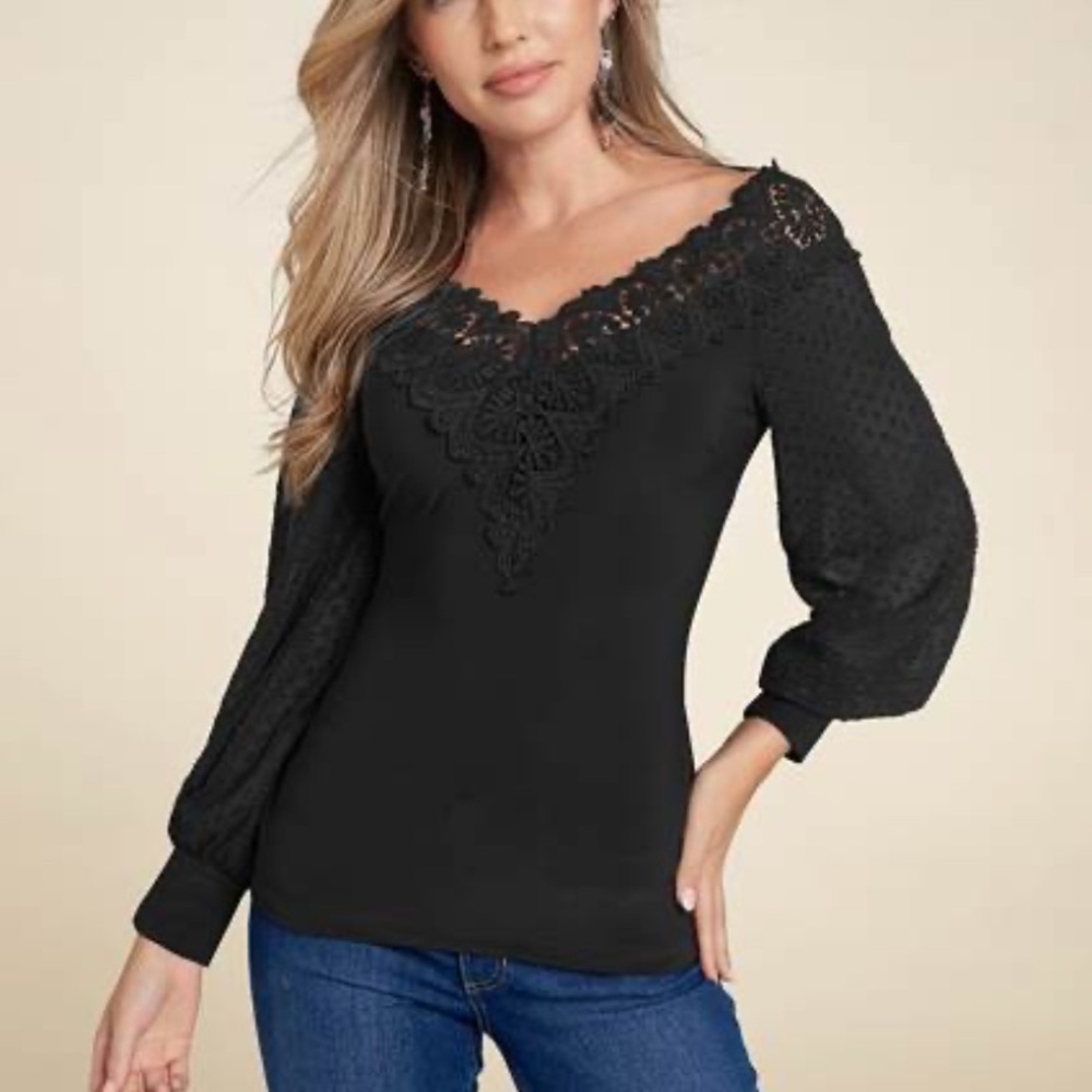Venus lace top  size Medium NEW!